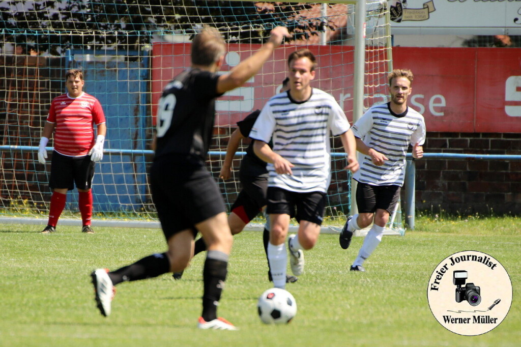 2024-07-13 DJK Wittichenau in weii-FV Eintracht Niesky II in schwarz 5:1 (2:1) vFoto: Werner Mller