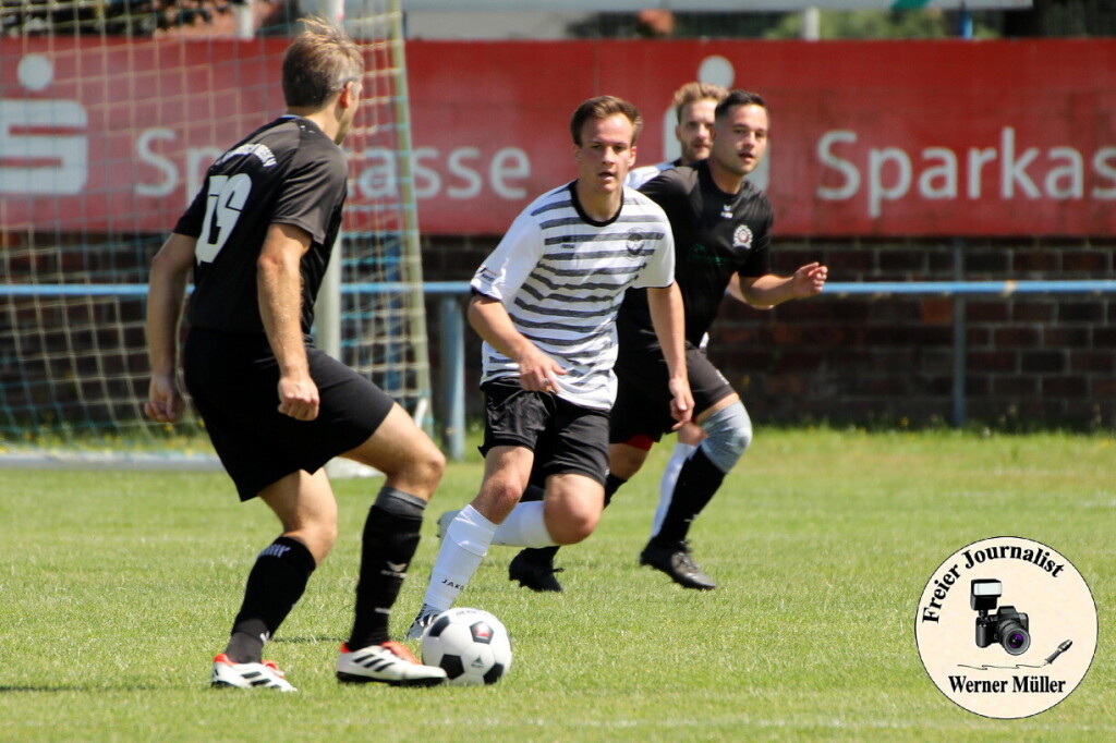 2024-07-13 DJK Wittichenau in weii-FV Eintracht Niesky II in schwarz 5:1 (2:1) vFoto: Werner Mller