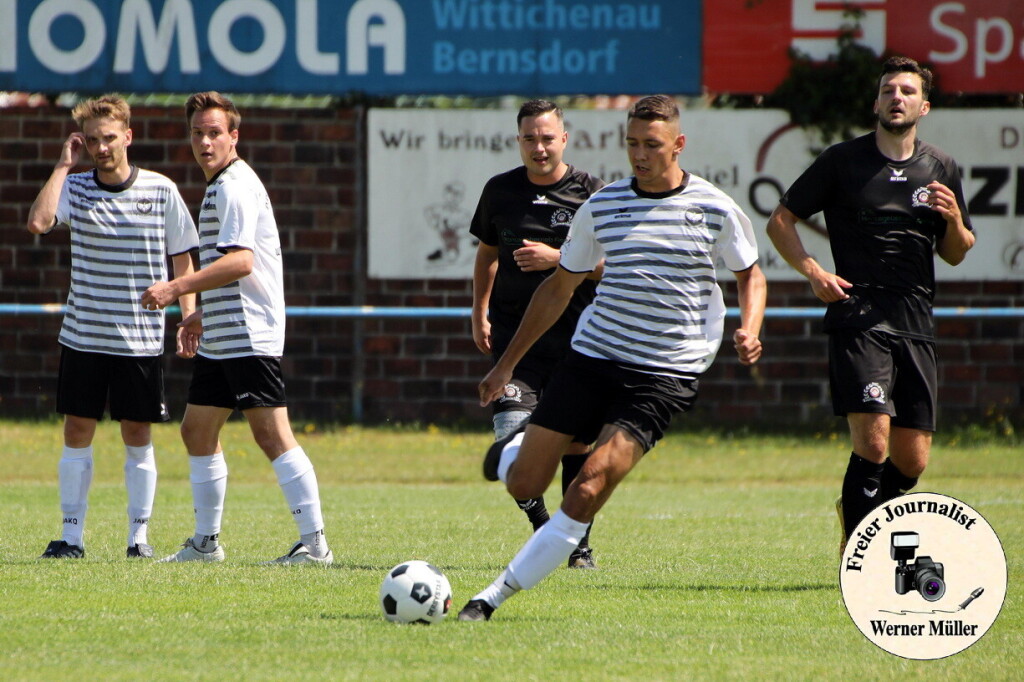 2024-07-13 DJK Wittichenau in weii-FV Eintracht Niesky II in schwarz 5:1 (2:1) vFoto: Werner Mller