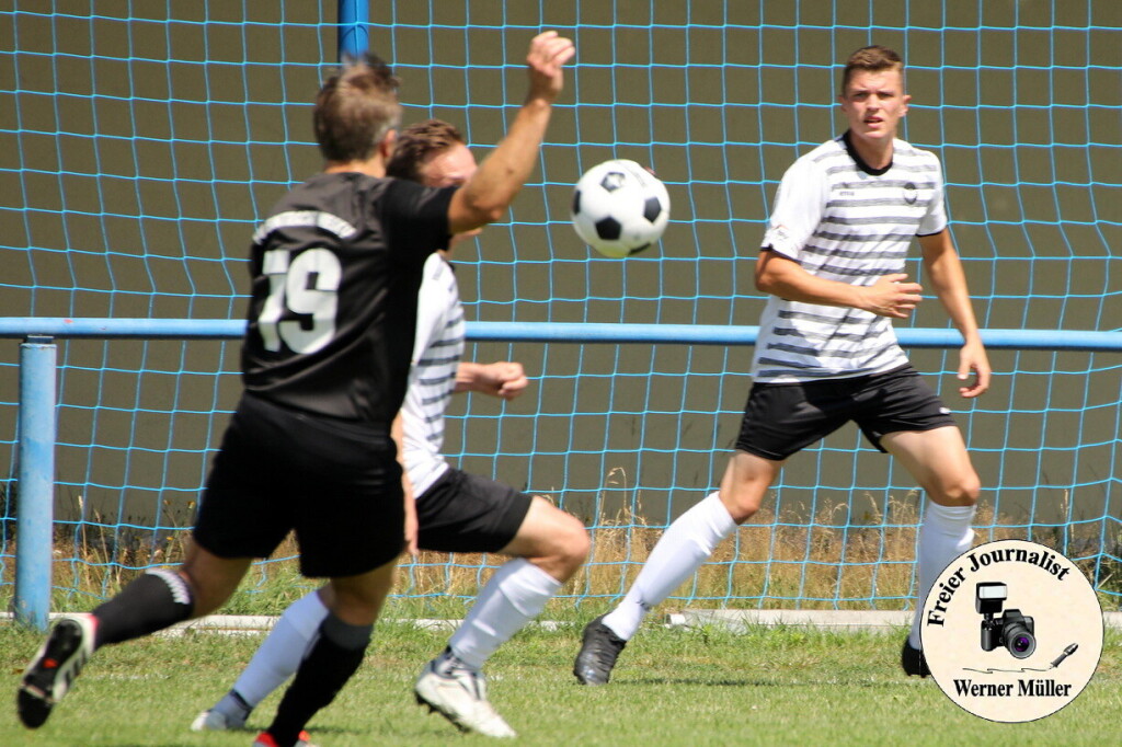 2024-07-13 DJK Wittichenau in weii-FV Eintracht Niesky II in schwarz 5:1 (2:1) vFoto: Werner Mller