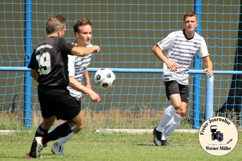 2024-07-13 DJK Wittichenau in weii-FV Eintracht Niesky II in schwarz 5:1 (2:1) vFoto: Werner Mller