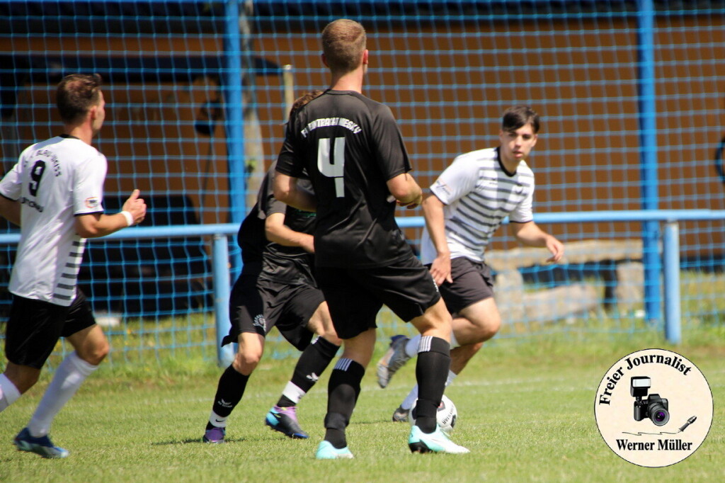 2024-07-13 DJK Wittichenau in weii-FV Eintracht Niesky II in schwarz 5:1 (2:1) vFoto: Werner Mller