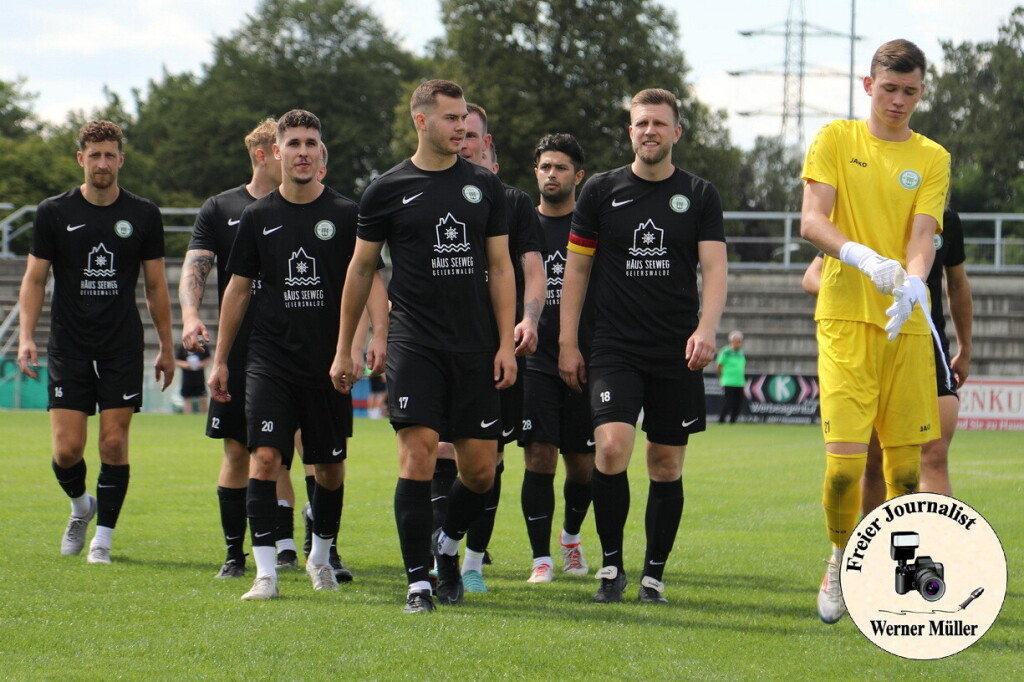 2024-08-10 Hoyerswerdaer FC in schwarz- FSV 1990 Neusalza-Spremberg in rot 0:3 (0:1)Foto: Werner Mller