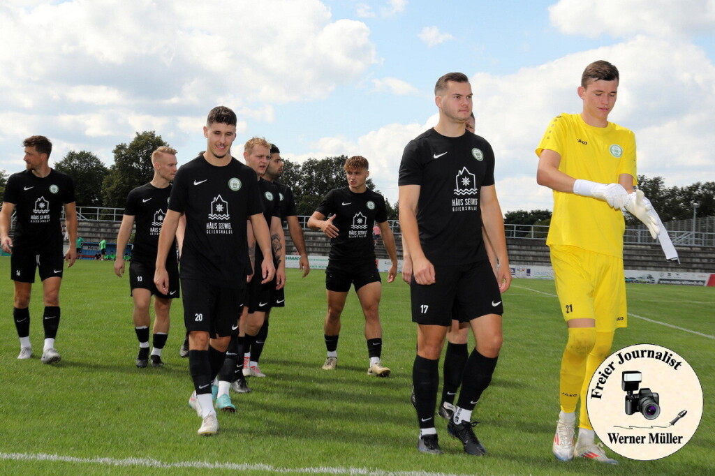 2024-08-10 Hoyerswerdaer FC in schwarz- FSV 1990 Neusalza-Spremberg in rot 0:3 (0:1)Foto: Werner Mller