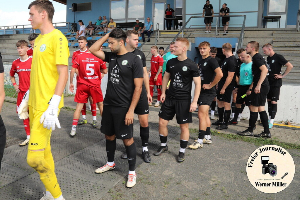 2024-08-10 Hoyerswerdaer FC in schwarz- FSV 1990 Neusalza-Spremberg in rot 0:3 (0:1)Foto: Werner Mller