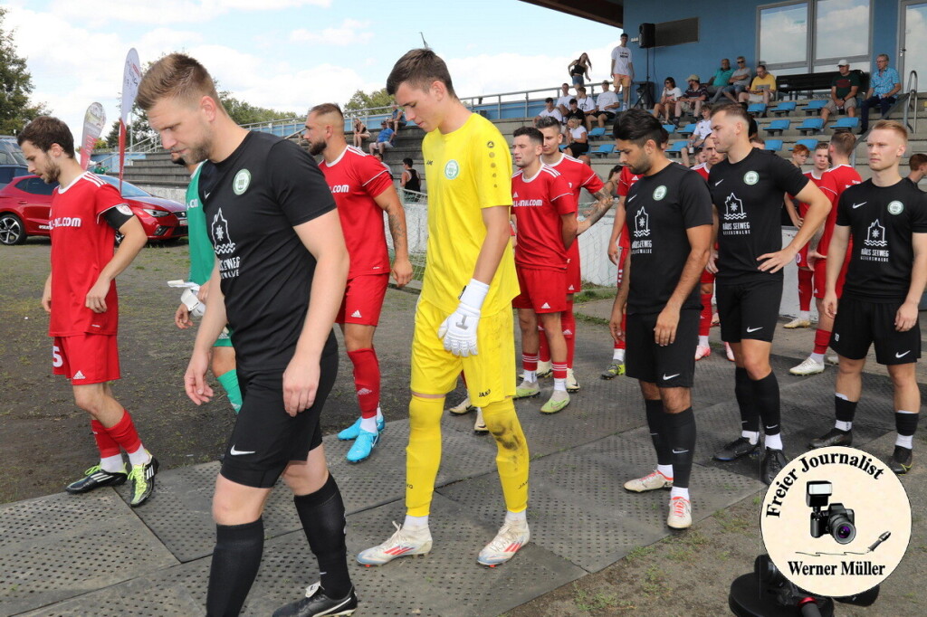 2024-08-10 Hoyerswerdaer FC in schwarz- FSV 1990 Neusalza-Spremberg in rot 0:3 (0:1)Foto: Werner Mller