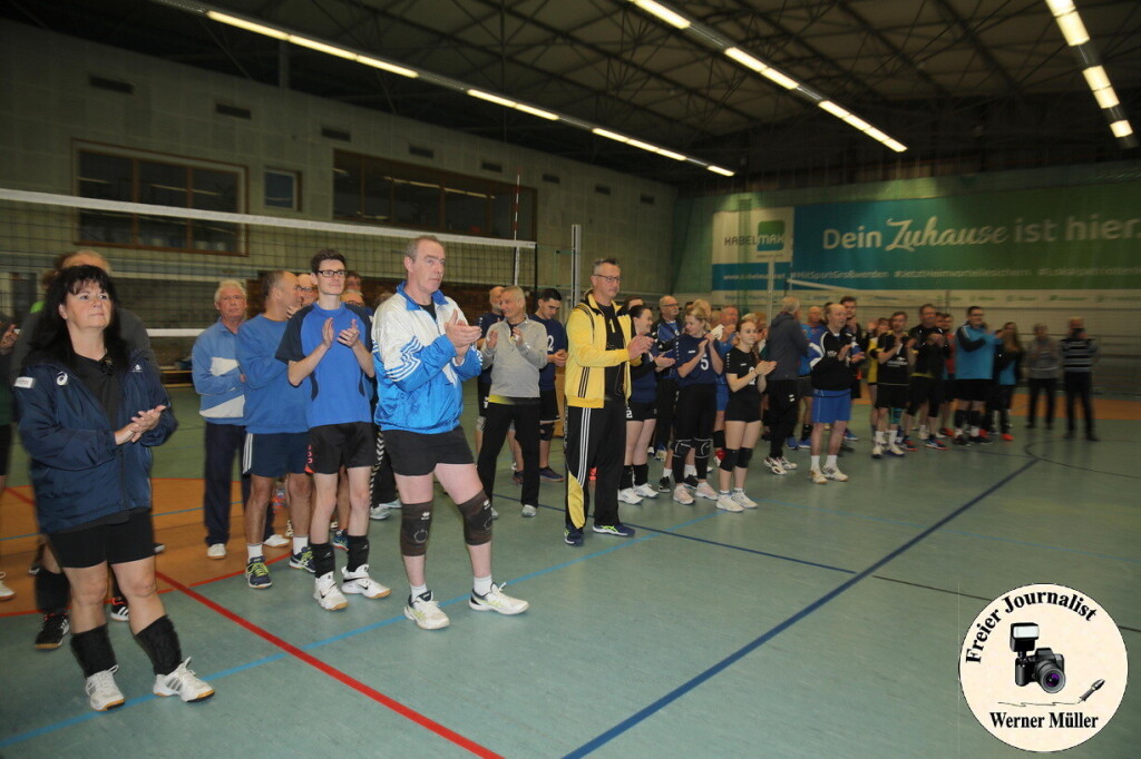 2024-12-15 Turnier 50 Jahre Volleyball beim SC Hoyerswerdamit 12 MannschafrenFoto: Werner Mller