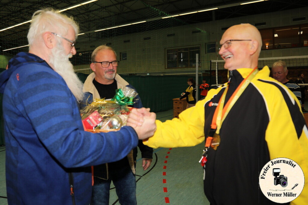 2024-12-15 Turnier 50 Jahre Volleyball beim SC Hoyerswerdamit 12 MannschafrenFoto: Werner Mller