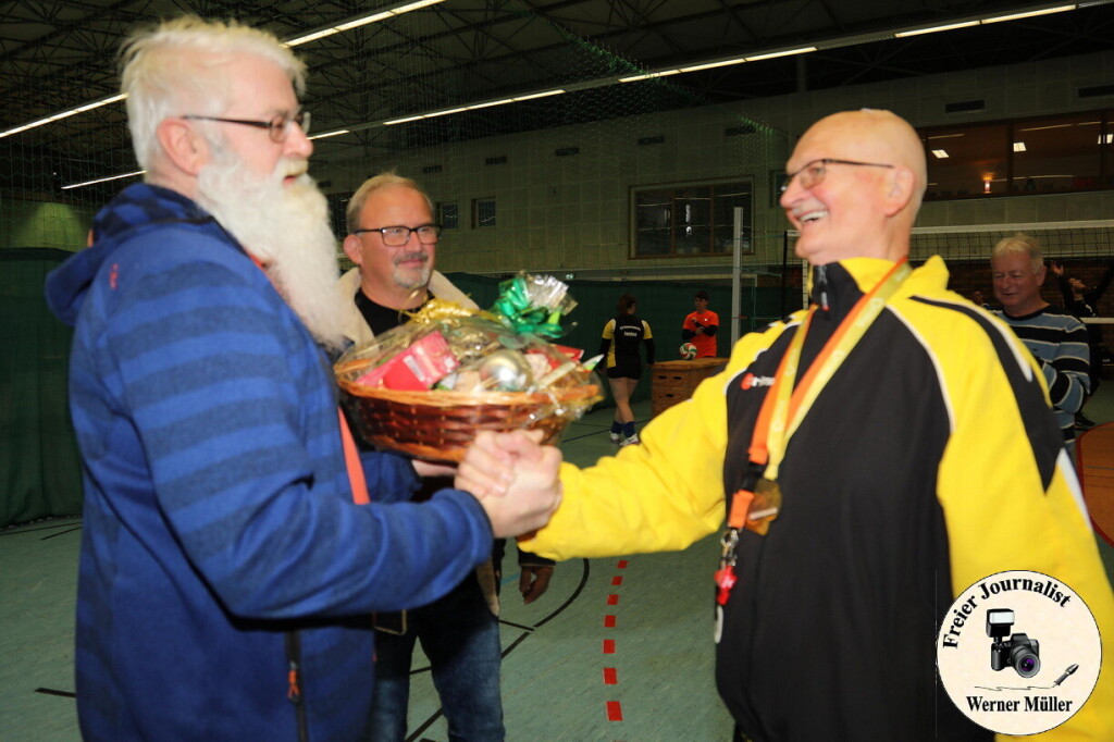 2024-12-15 Turnier 50 Jahre Volleyball beim SC Hoyerswerdamit 12 MannschafrenFoto: Werner Mller