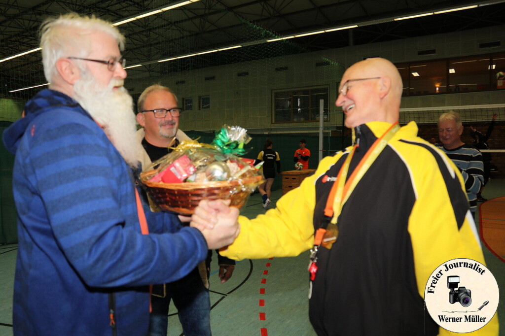 2024-12-15 Turnier 50 Jahre Volleyball beim SC Hoyerswerdamit 12 MannschafrenFoto: Werner Mller