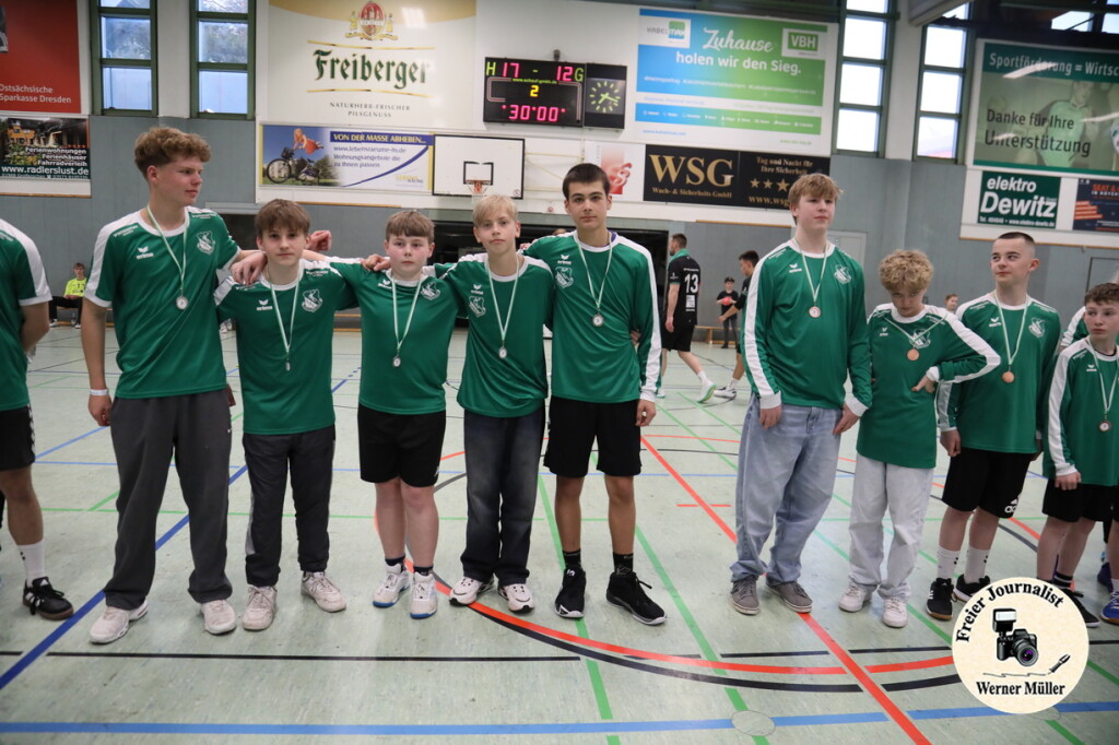 2025-04-12-WM-823576d4305ebcebdca.jpg
