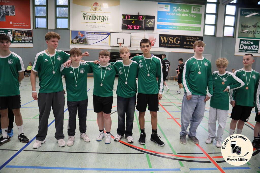 2025-04-12-WM-82429b20e0f1a0e310e.jpg