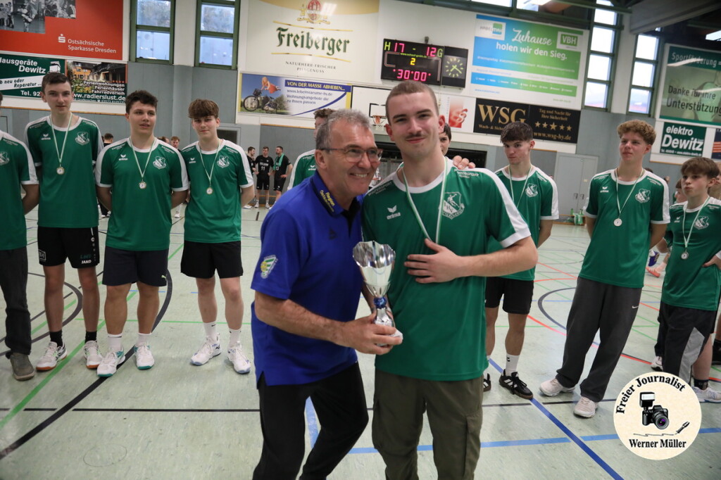 2025-04-12-WM-8794e87e8a929f3b9e7.jpg
