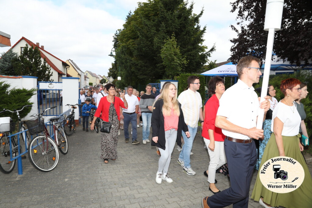 2s25-08-42511e4499417bc31a4.jpg