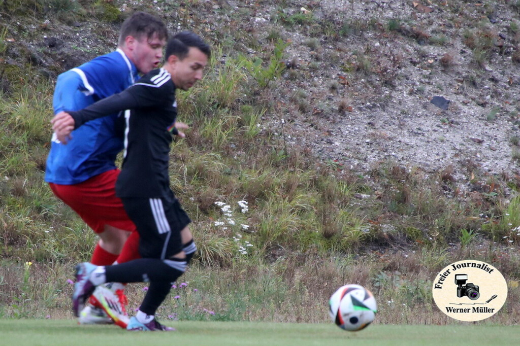 2025-10-04 FSV Lauta in schwarz - SV 1922 Radibor in blau4:3 (3:1)FGoto: Werner Mller