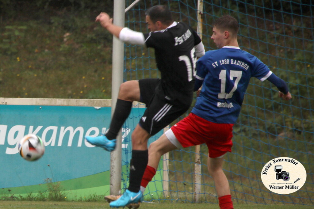 2025-10-04 FSV Lauta in schwarz - SV 1922 Radibor in blau4:3 (3:1)FGoto: Werner Mller