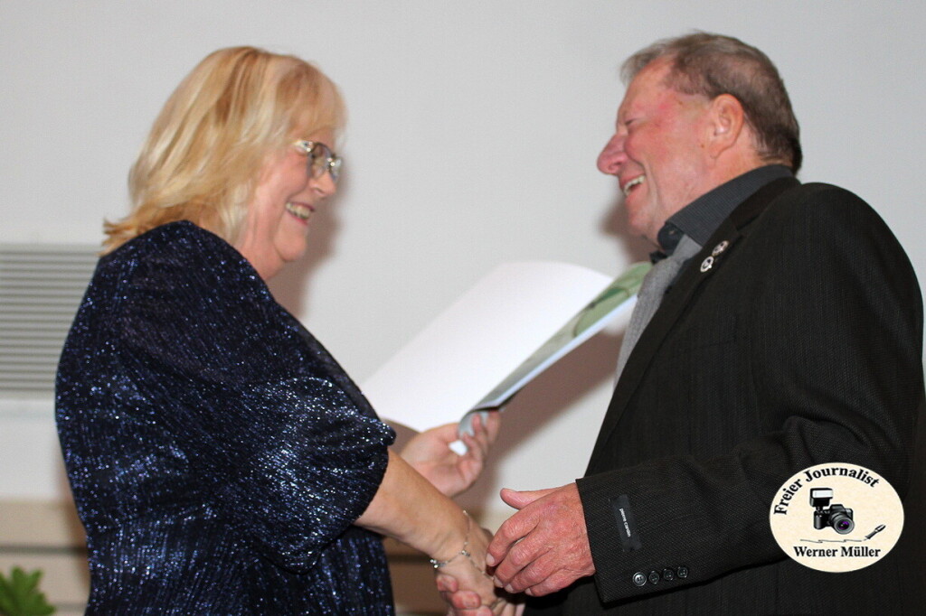 2025-10-18-WEM-15841e6af3ee430e79f.jpg