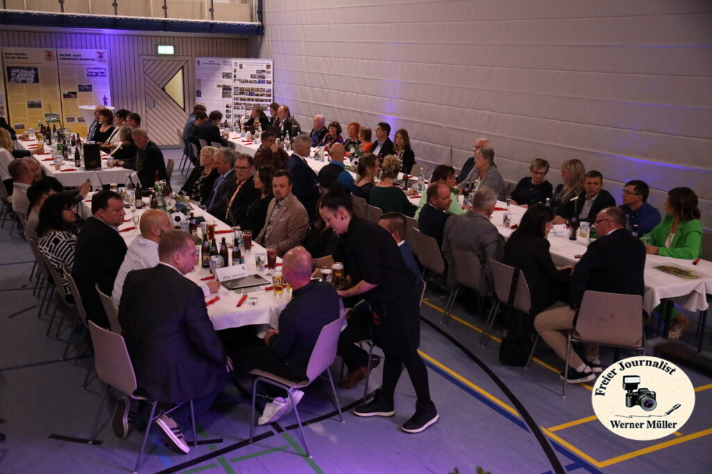 2025-10-18-WEM-418ff206dffdba4b10d.jpg