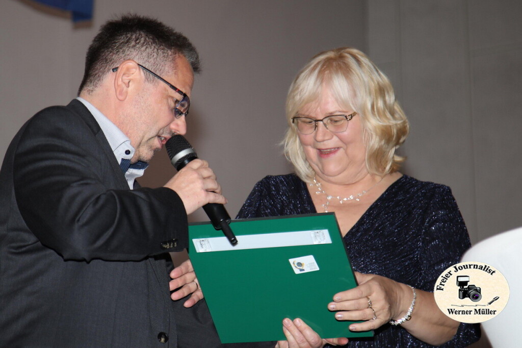2025-10-18-WEM-62335caf74054582ba3.jpg