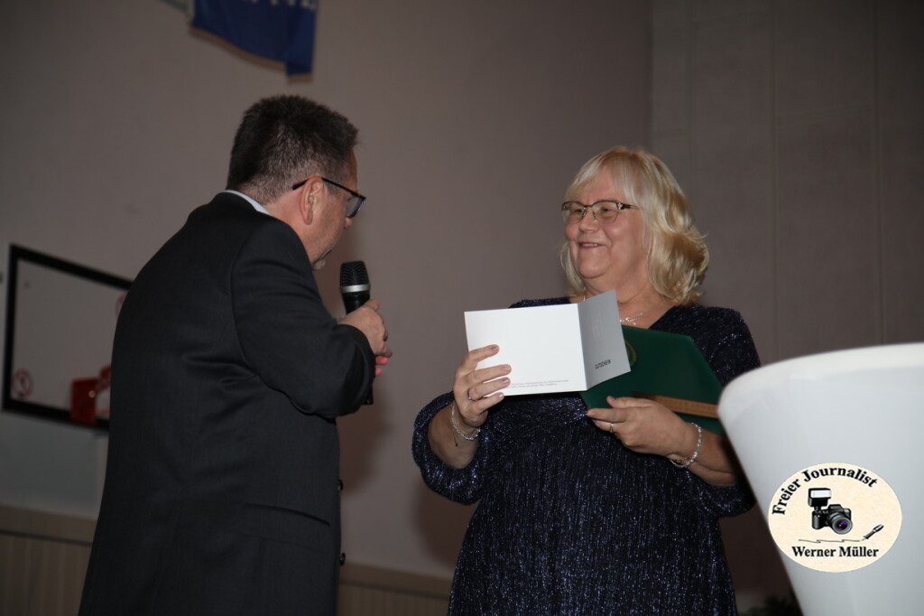 2025-10-18-WEM-628ed063d3a719bf336.jpg