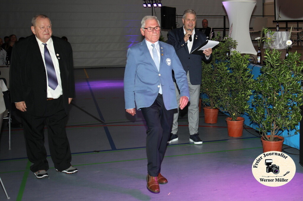 2025-10-18-WEM-6958cd3d962d628eee8.jpg
