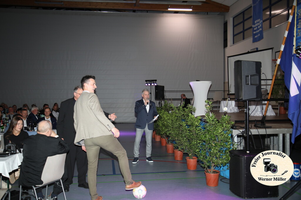 2025-10-18-WEM-7004940f5955ff369b5.jpg