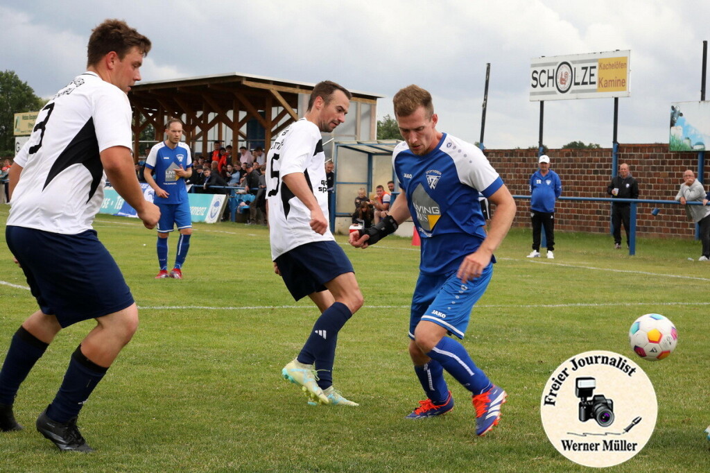 2026-06-13 SpG Wittichenau 2 OlingSkaska in wei0- SV Blau Wei Neschwitz in blau3:3 (1:0)Foto: Werne Mller